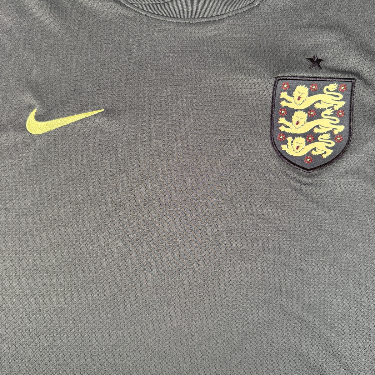Close-up of England 2024/2025/2026 away football shirt, size XXL