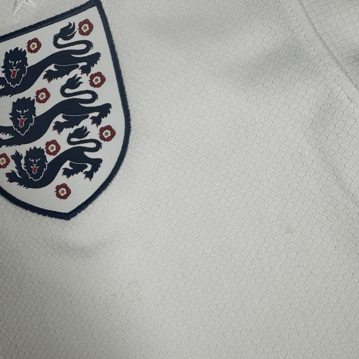 England 2024/2025/2026 home football shirt, size Large