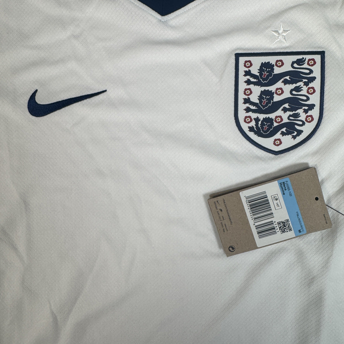 England 2024/2025/2026 Home Football Shirt Medium BNWT