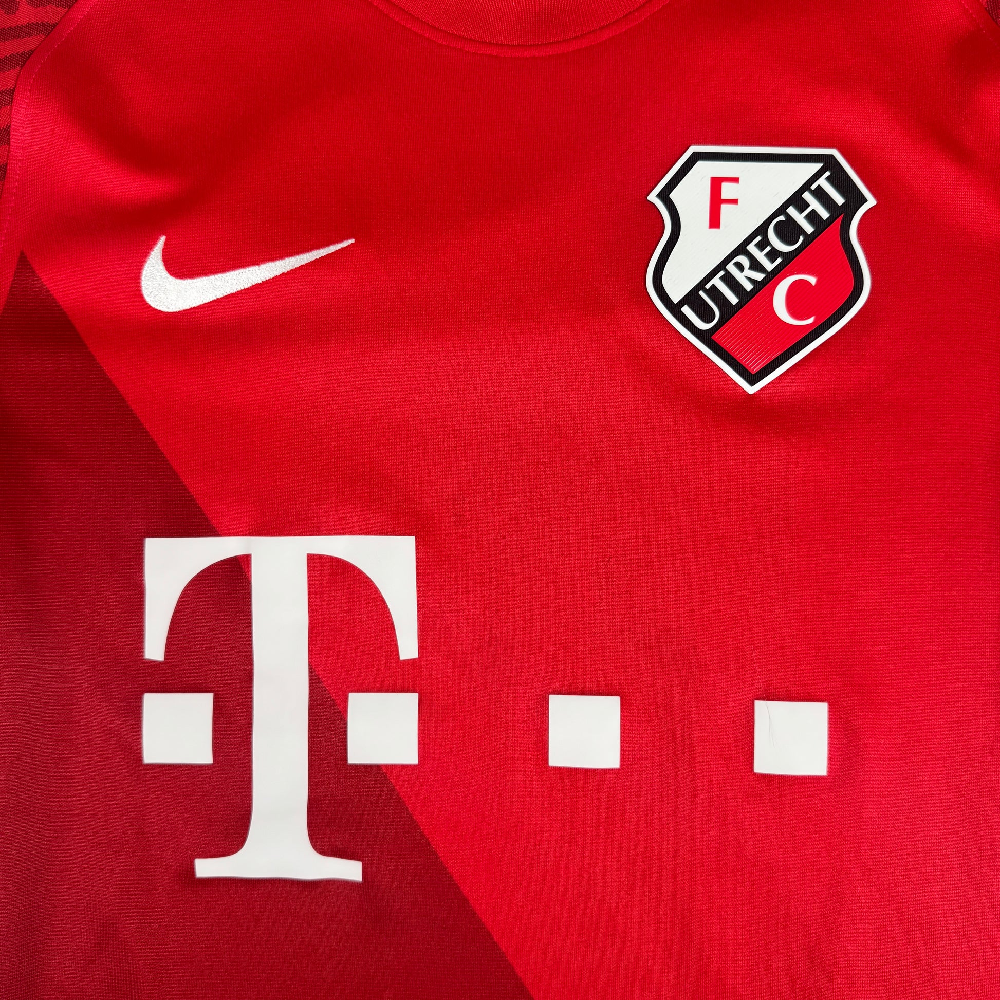 FC Utrecht 2021/2022 Home Football Shirt Small – Football Shirt Kingdom