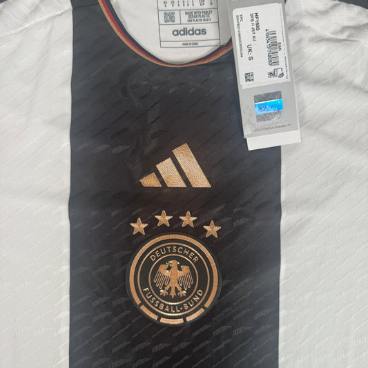 Germany 2022/2023/2024 Home Heat.RDY Football Shirt Small BNWT – Football Shirt Kingdom