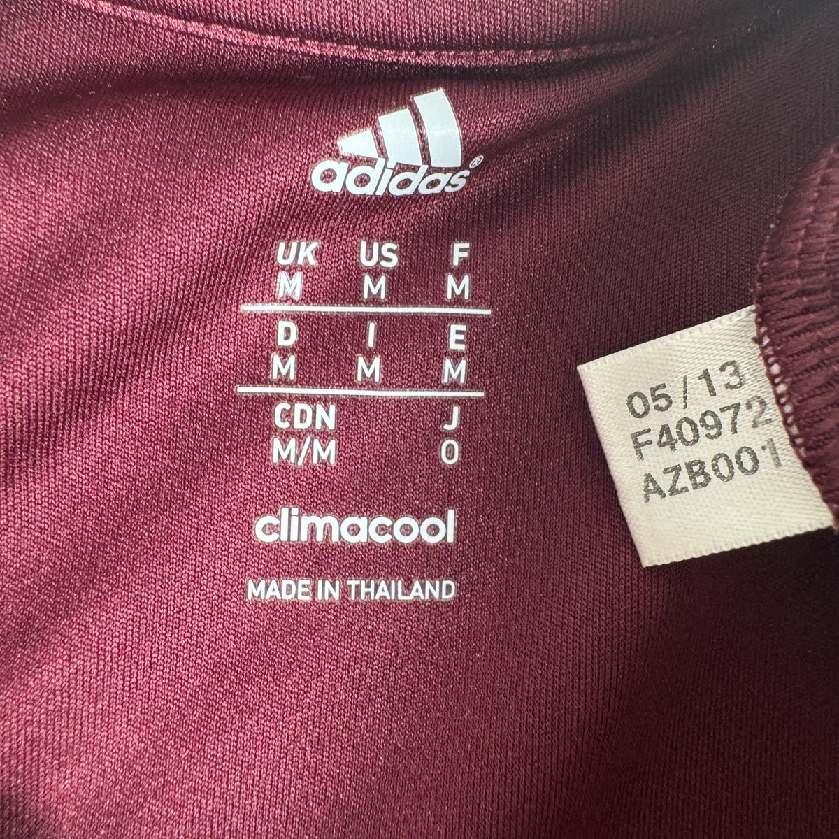 Size label inside Heart of Midlothian 2013/2014 home football shirt, size Medium