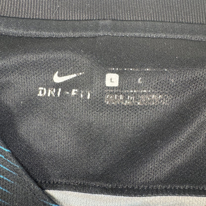 Size label inside Inter Milan 2016/2017 home football shirt, size Large