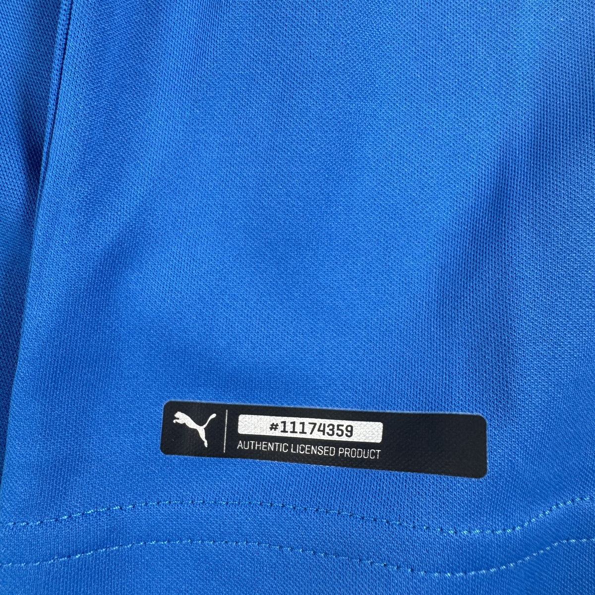 Italy 2018/2019/2020 home football shirt, size Medium