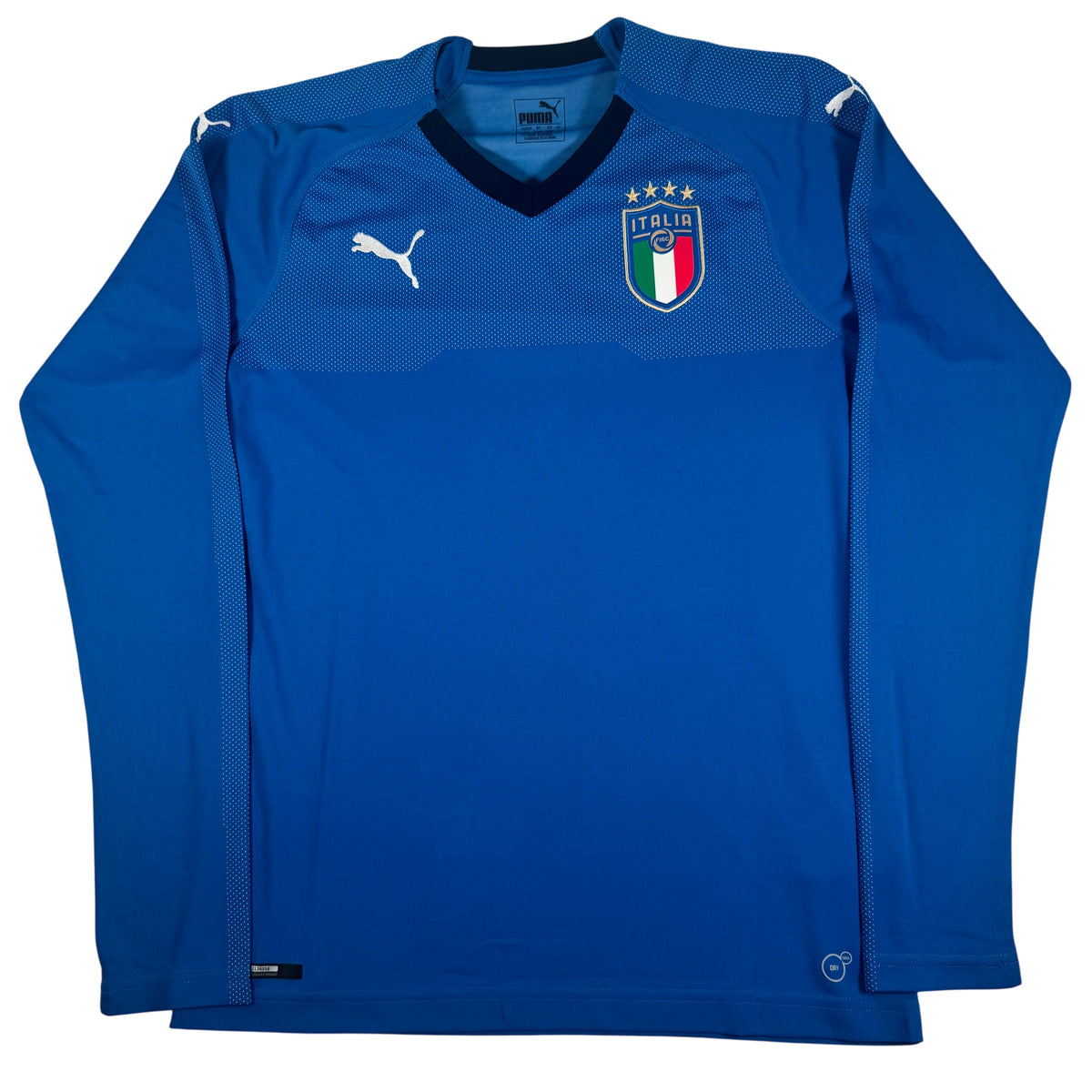 Front of Italy 2018/2019/2020 home football shirt, size Medium