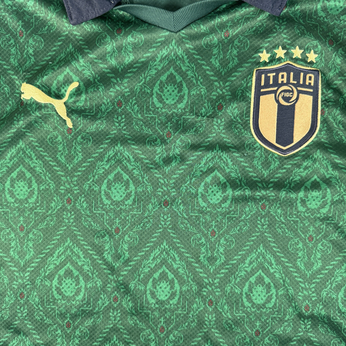 Close-up of Italy 2019/2020/2021 third football shirt, size Medium