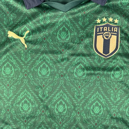 Close-up of Italy 2019/2020/2021 third football shirt, size Medium