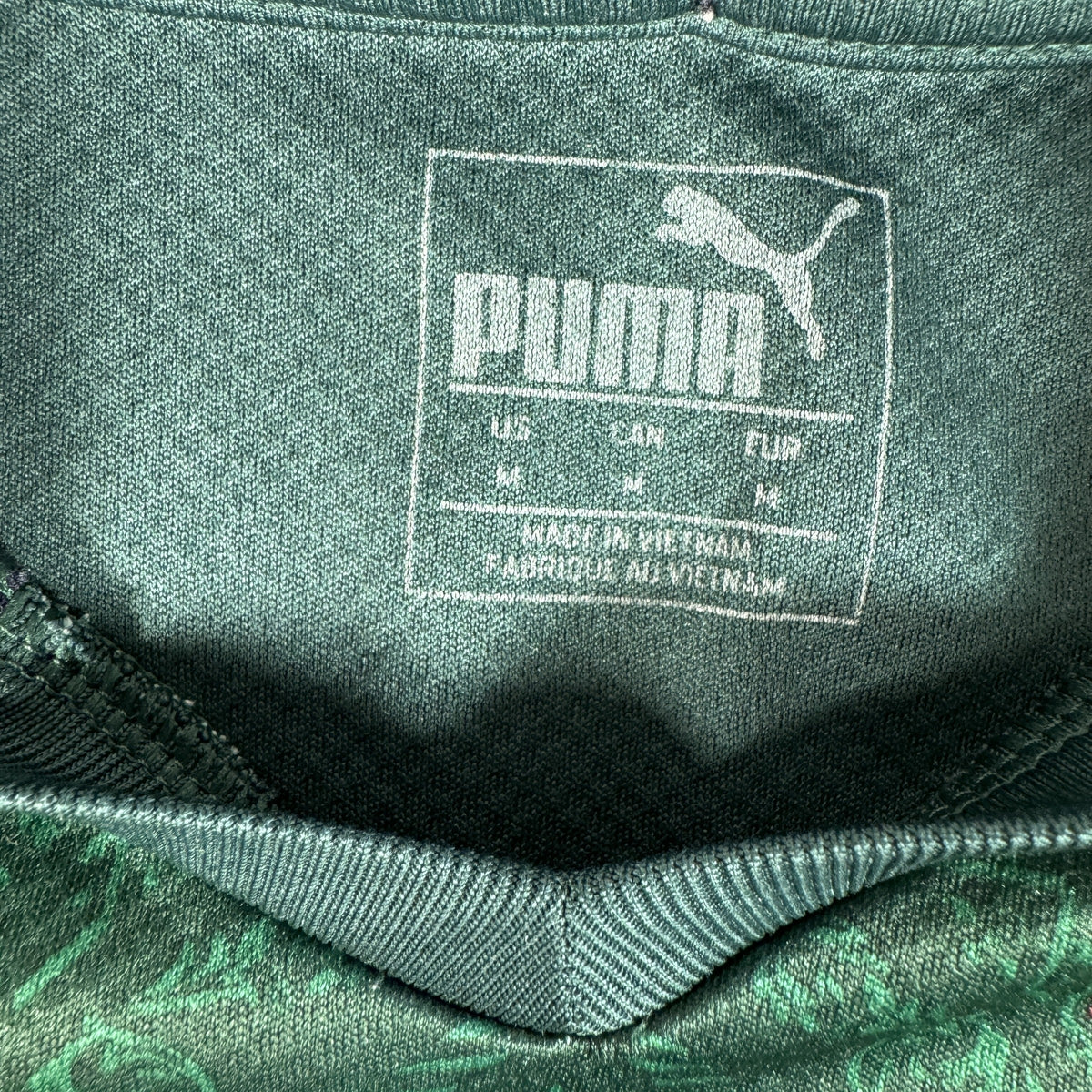 Size label inside Italy 2019/2020/2021 third football shirt, size Medium