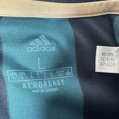 Size label inside Leeds United 2020/2021 away football shirt, size Large