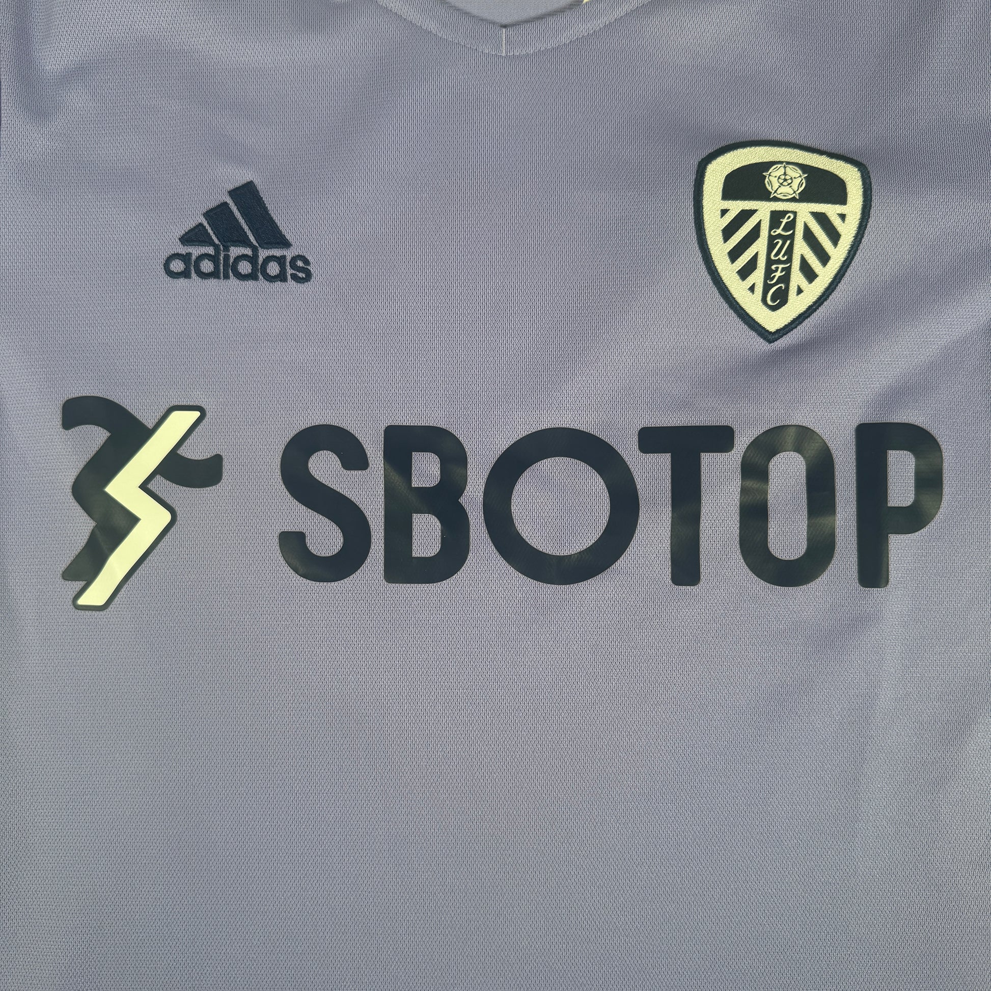 Leeds United 2021/2022 Third Football Shirt Small – Football Shirt Kingdom