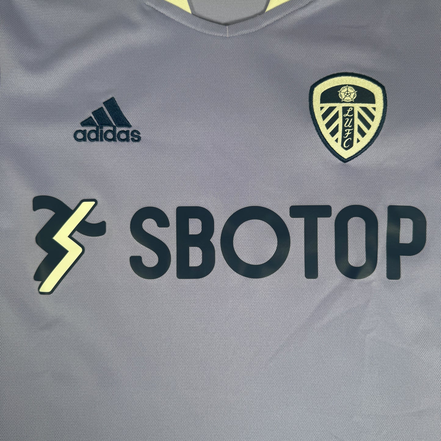 Leeds United 2021/2022 Third Football Shirt Small – Football Shirt Kingdom