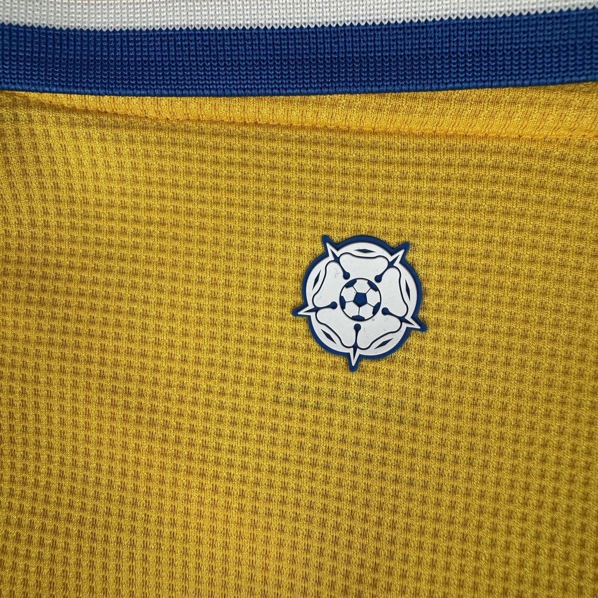 Leeds United 2024/2025 away football shirt, size Large