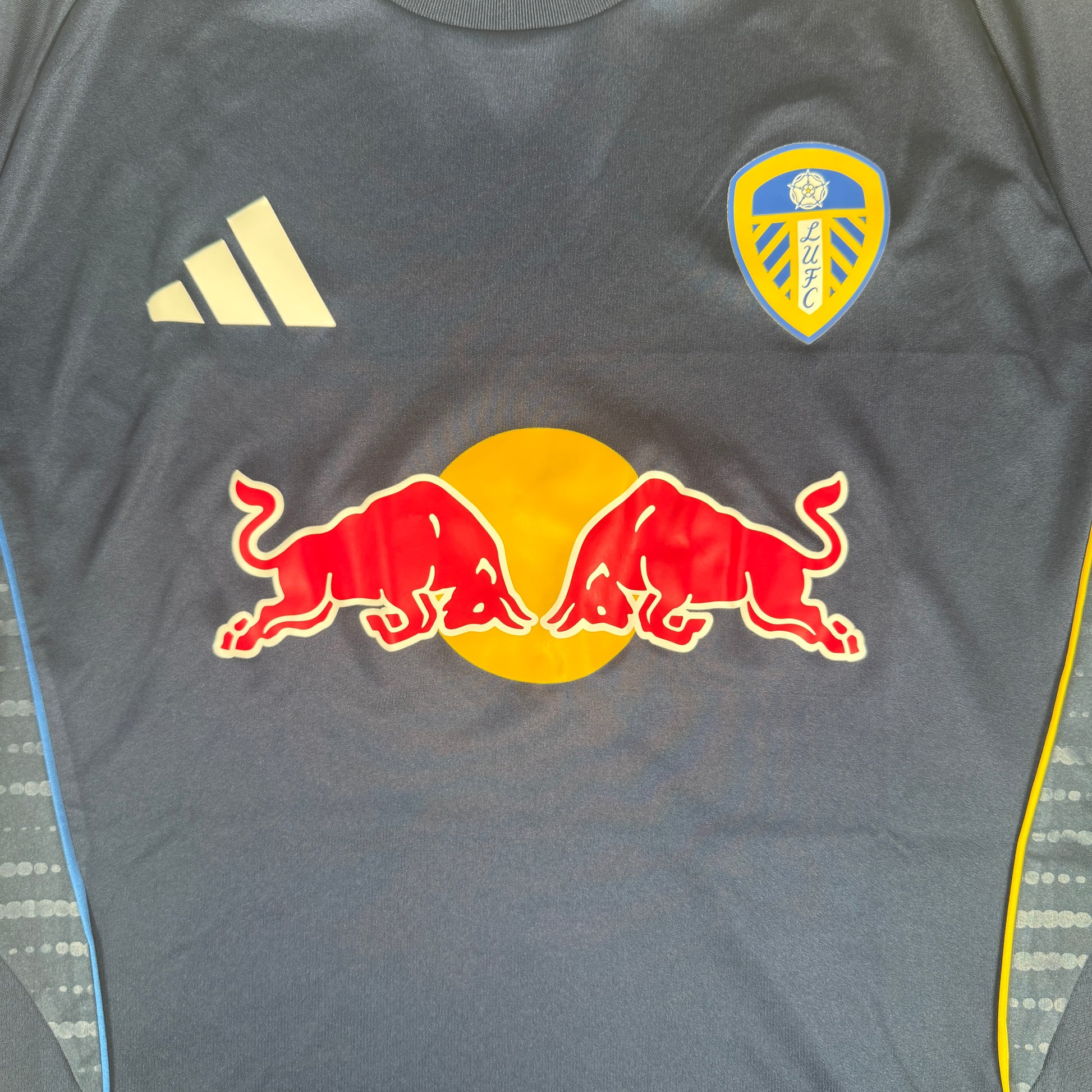 Leeds United 2025/2026 Training Football Shirt Large – Football Shirt Kingdom