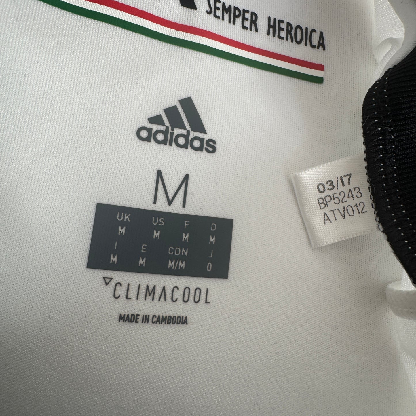 Legia Warsaw 2017/2018/2019 Home Long Sleeve Football Shirt Medium – Football Shirt Kingdom