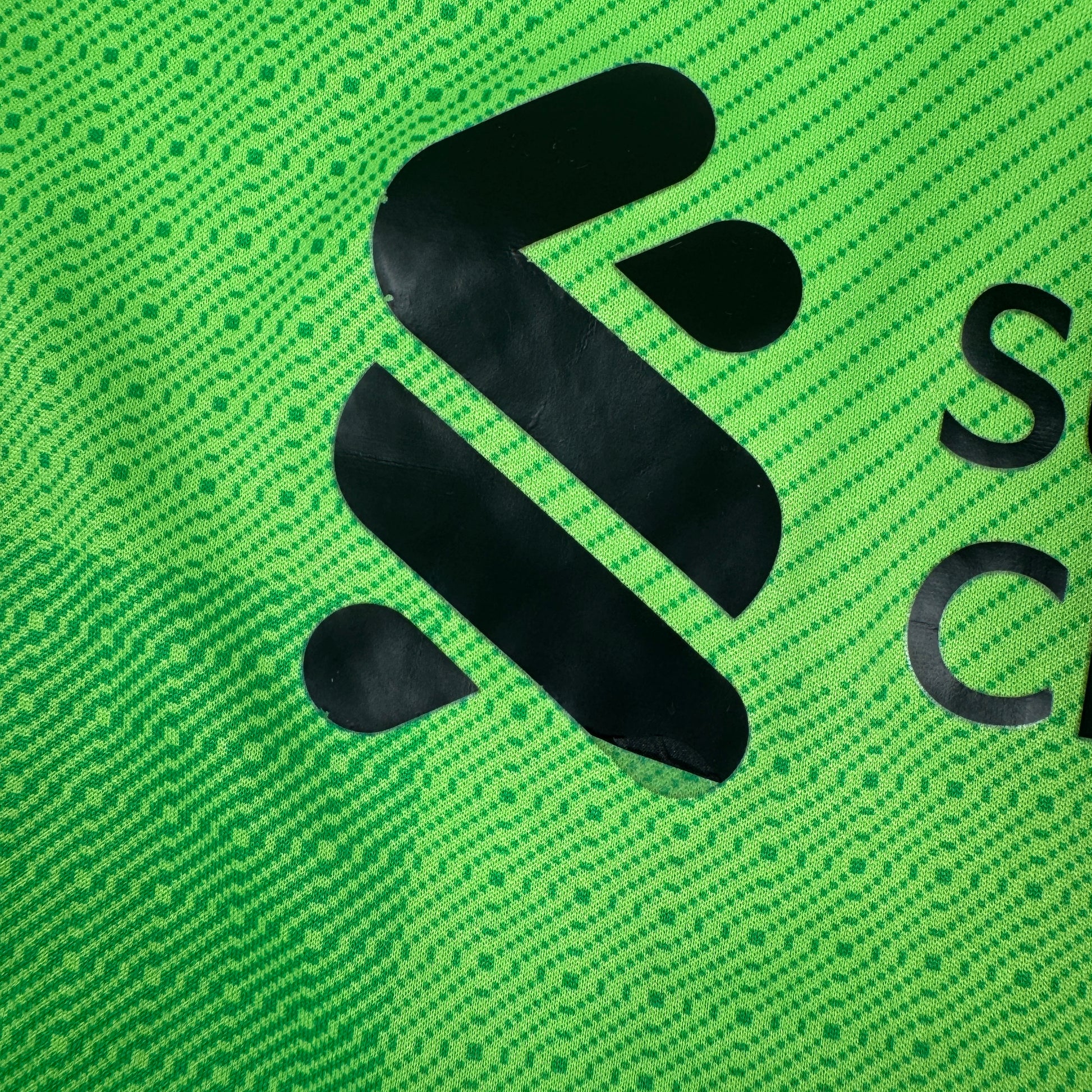 Liverpool 2021/2022 Goalkeeper Football Shirt Large – Football Shirt Kingdom