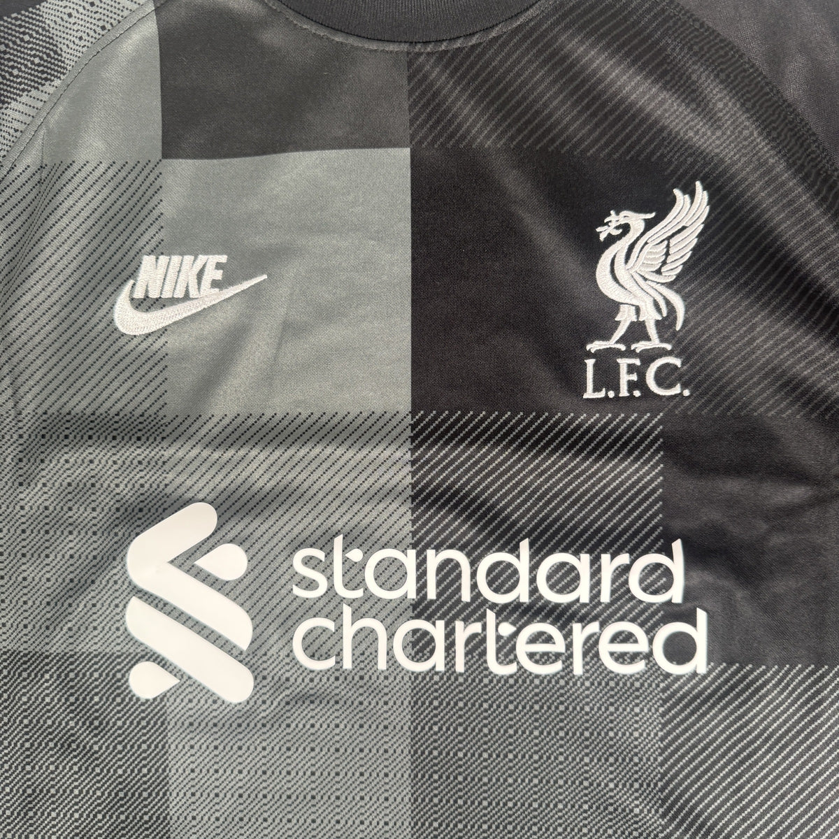 Liverpool 2021/2022 Goalkeeper Football Shirt Large