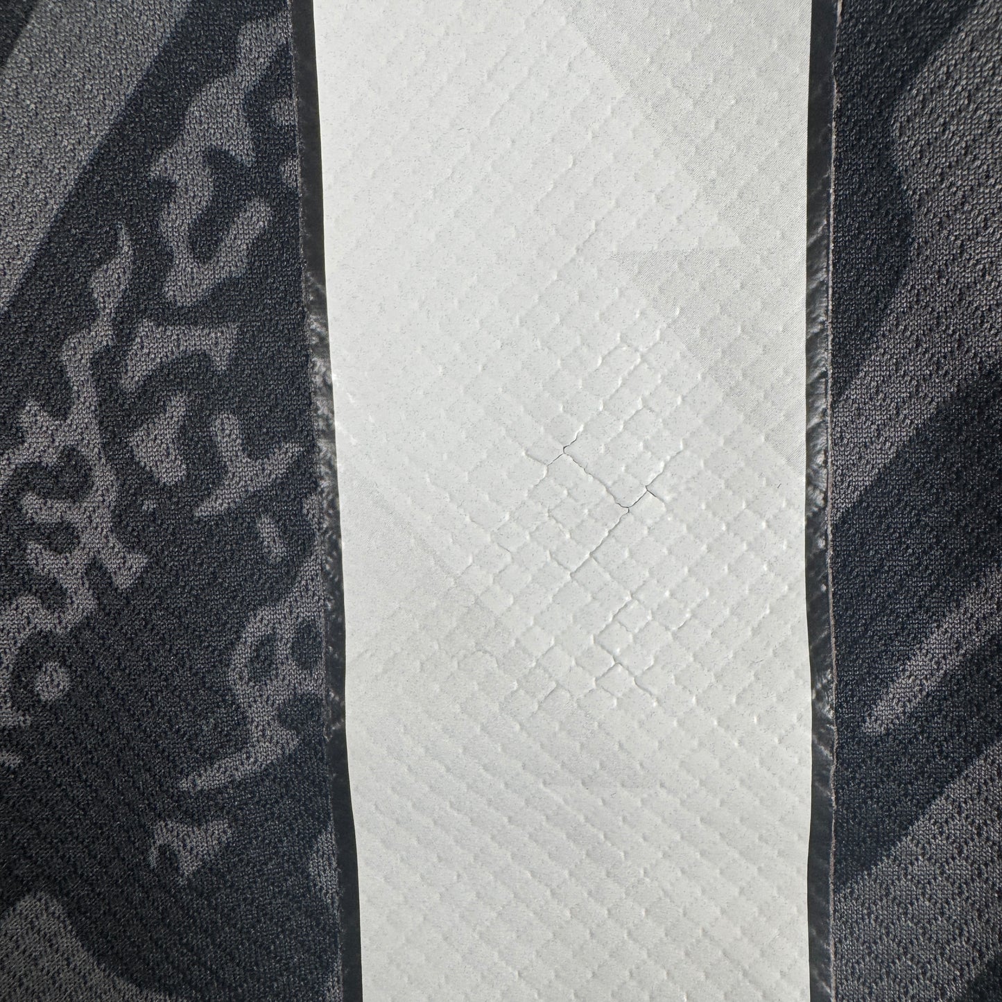 A. BECKER 1 Liverpool 2024/2025 Goalkeeper Football Shirt Small – Football Shirt Kingdom