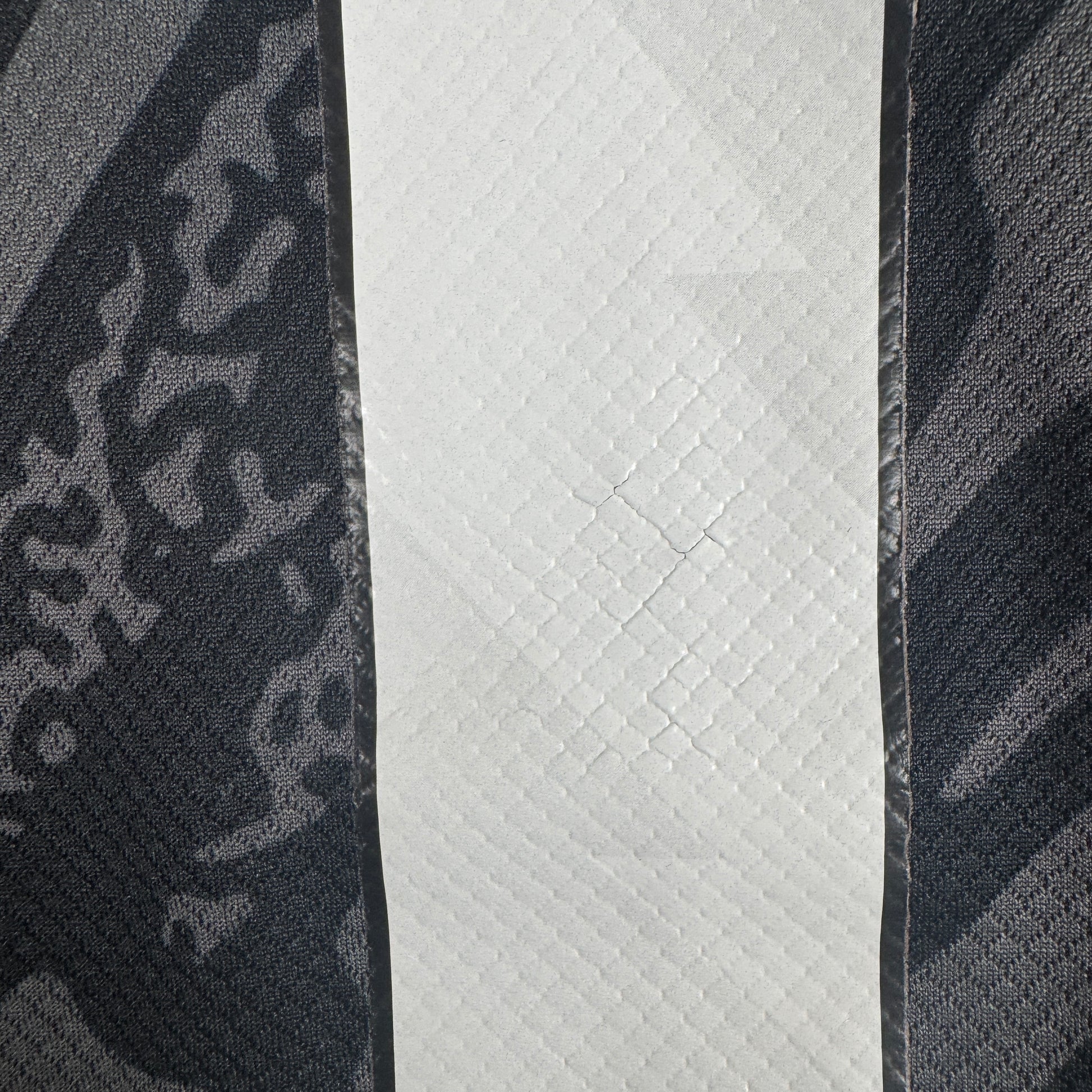 A. BECKER 1 Liverpool 2024/2025 Goalkeeper Football Shirt Small – Football Shirt Kingdom