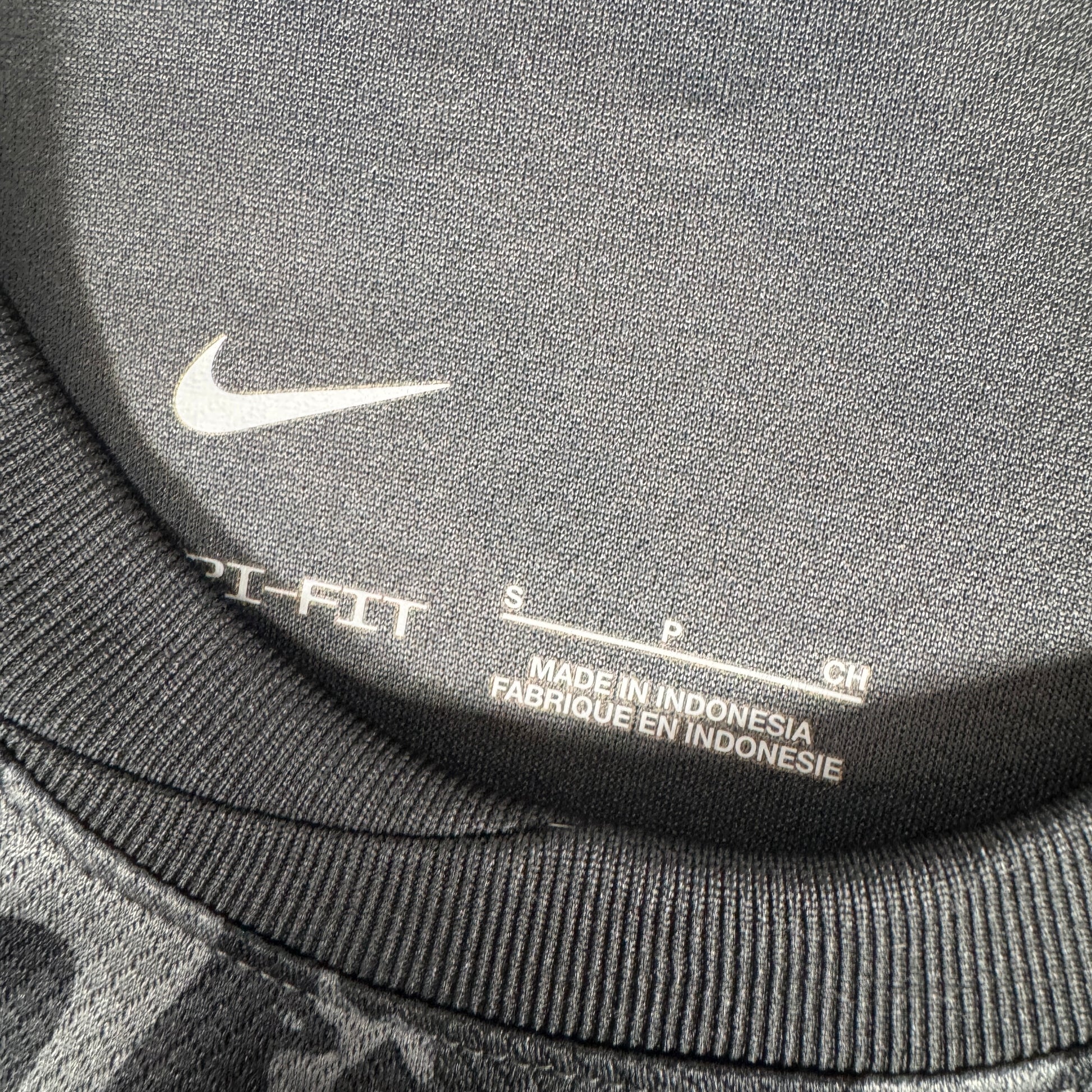 Liverpool 2024/2025 Goalkeeper Football Shirt Small – Football Shirt Kingdom