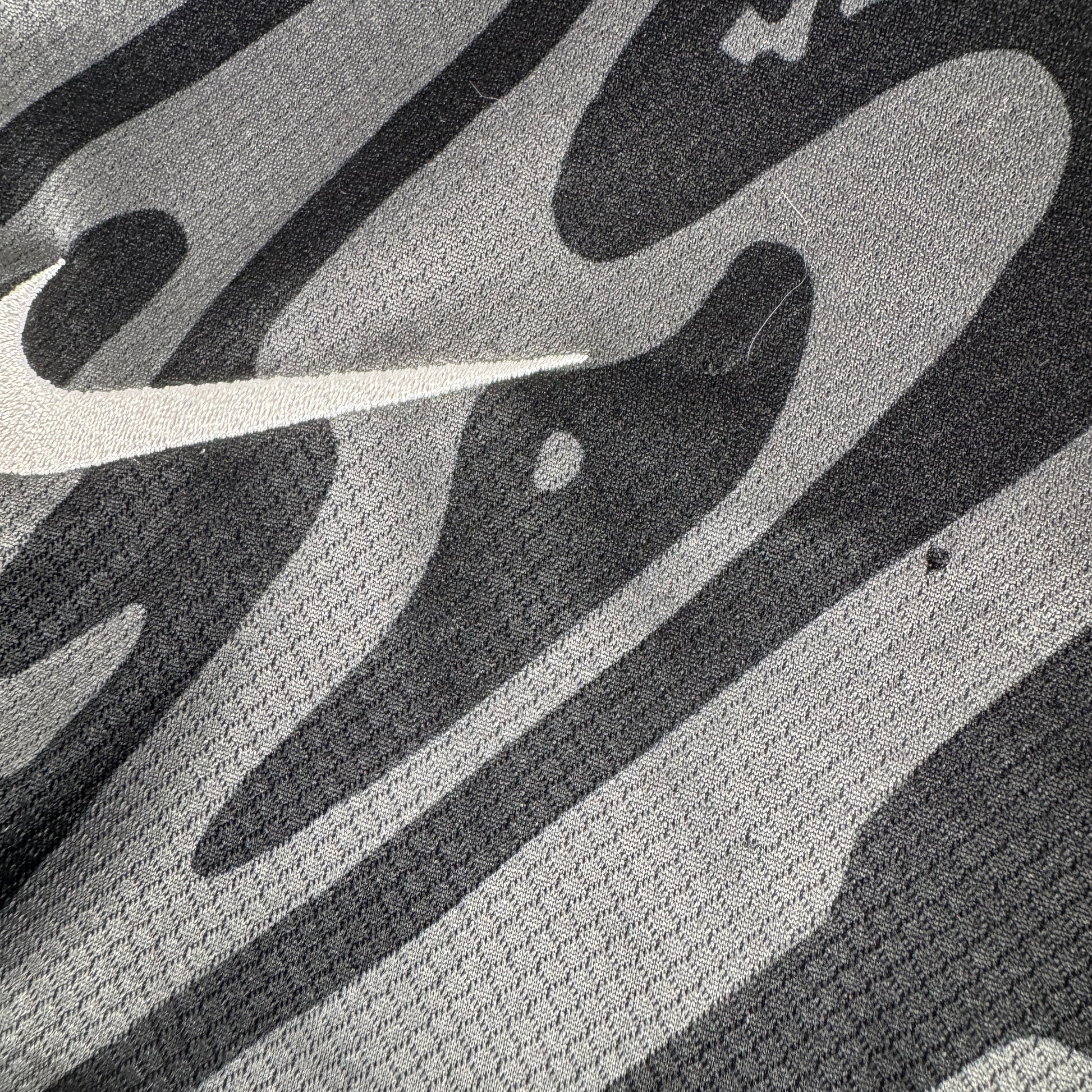 Liverpool 2024/2025 Goalkeeper Football Shirt Small – Football Shirt Kingdom