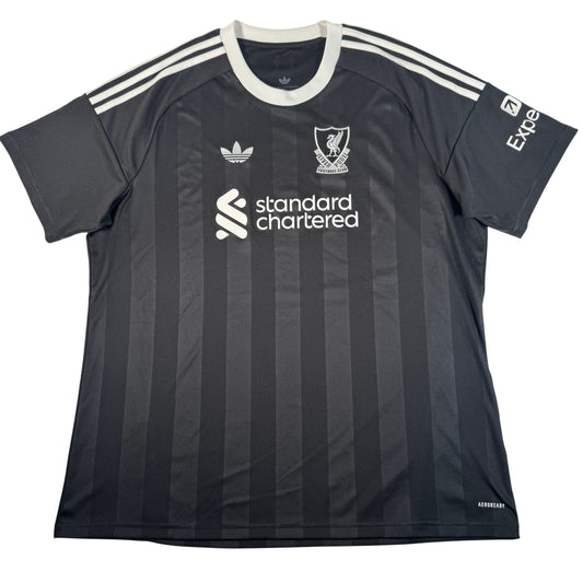 Front of Liverpool 2025/2026 goalkeeper football shirt, size XXL