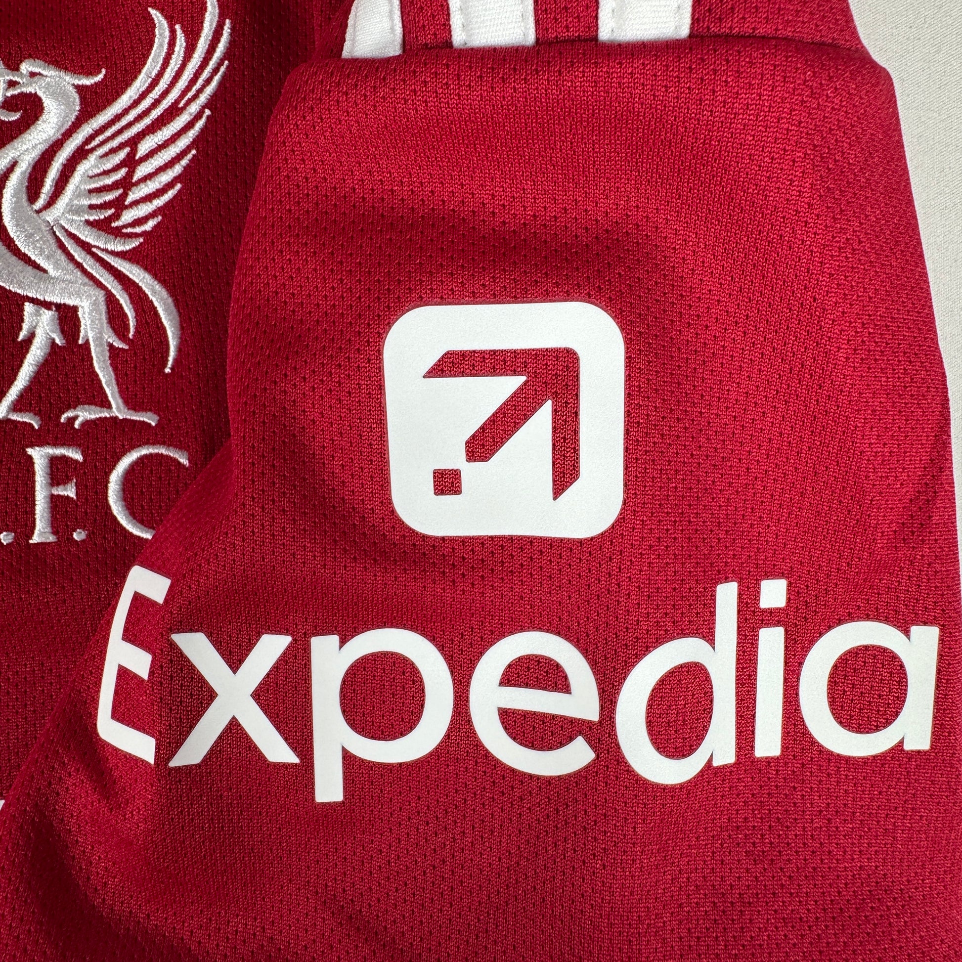 Liverpool 2025/2026 Home Football Shirt Medium – Football Shirt Kingdom