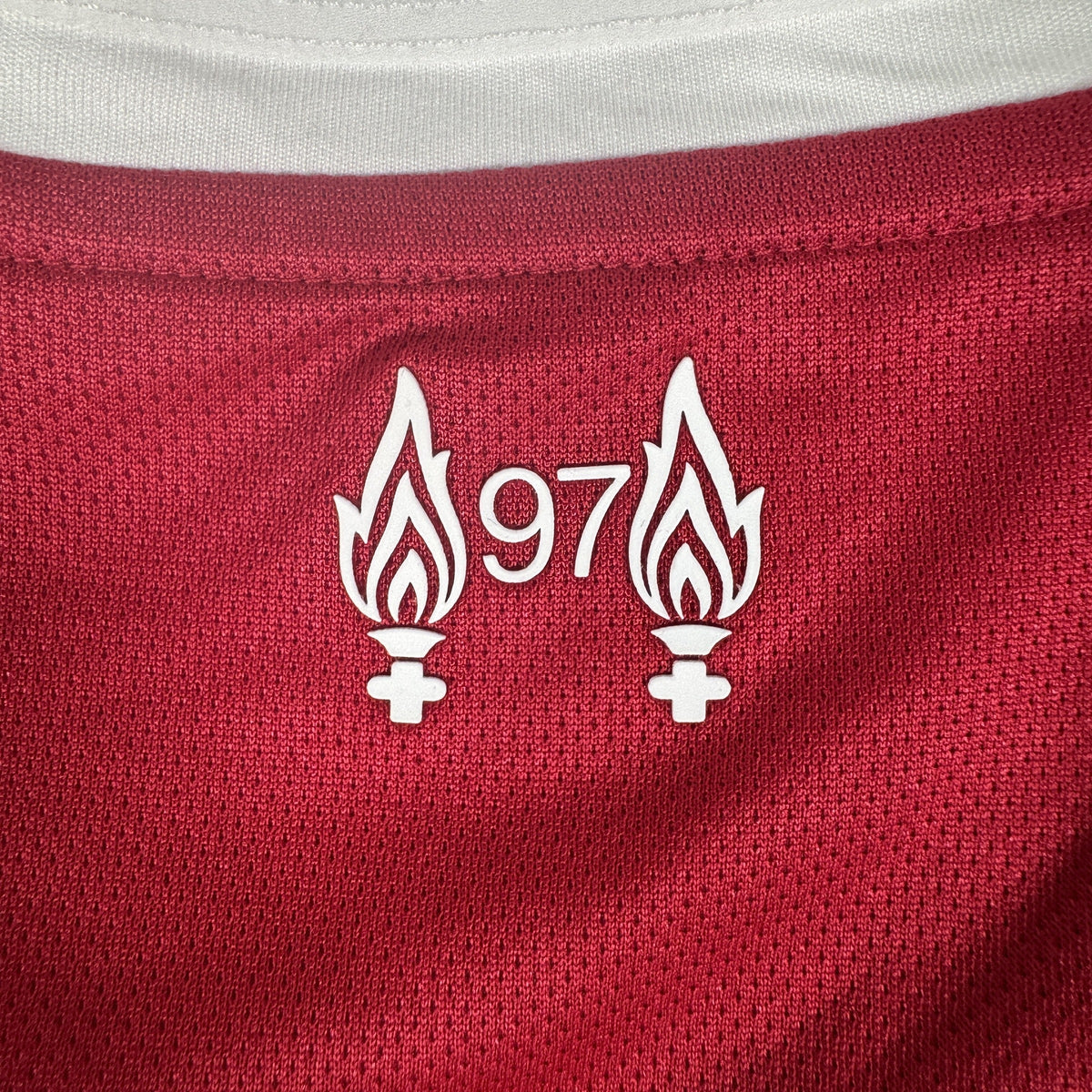 Liverpool 2025/2026 home football shirt, size Medium