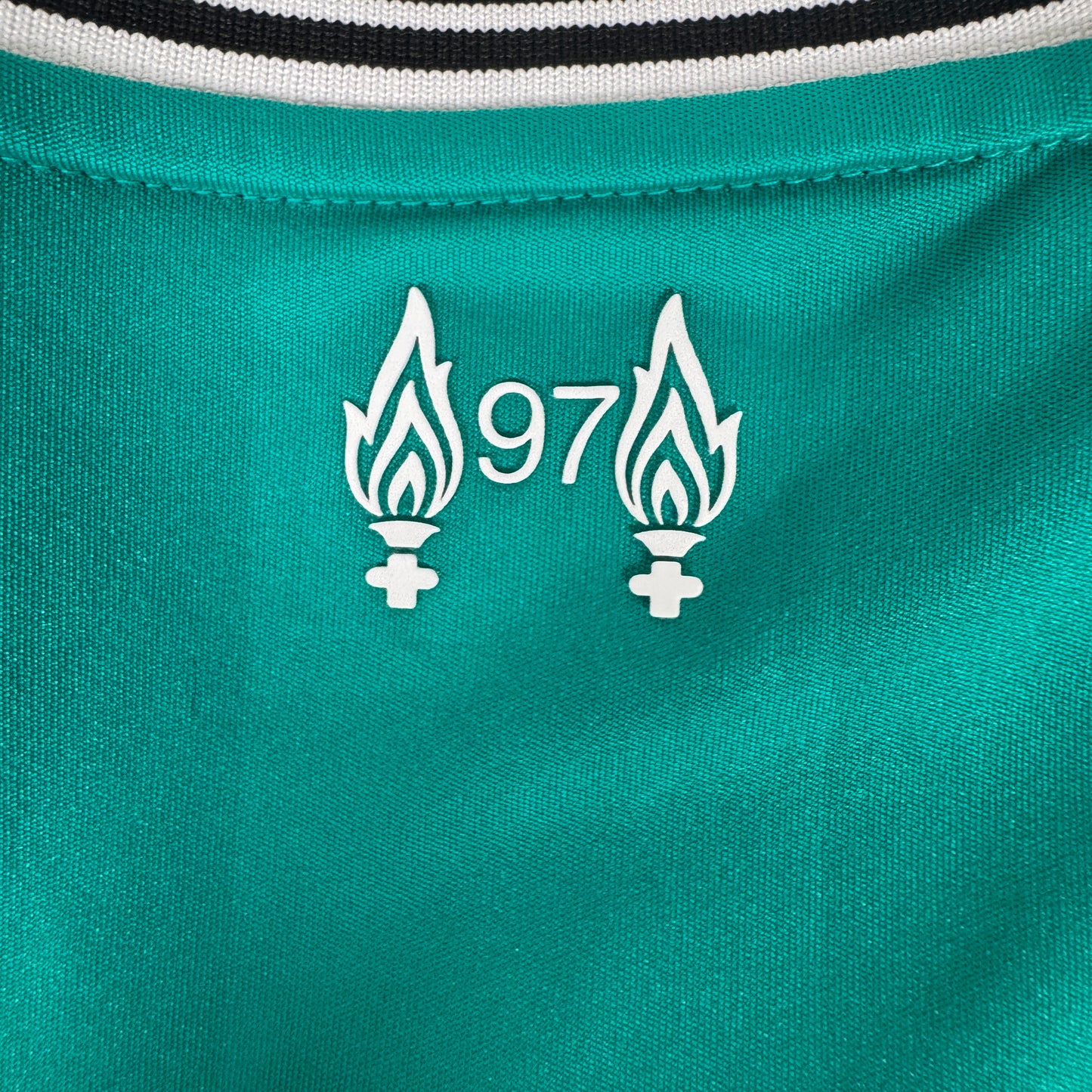 Liverpool 2025/2026 Third Football Shirt Large – Football Shirt Kingdom