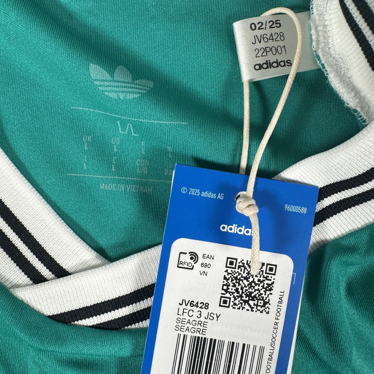 Size label inside Liverpool 2025/2026 third football shirt, size Large