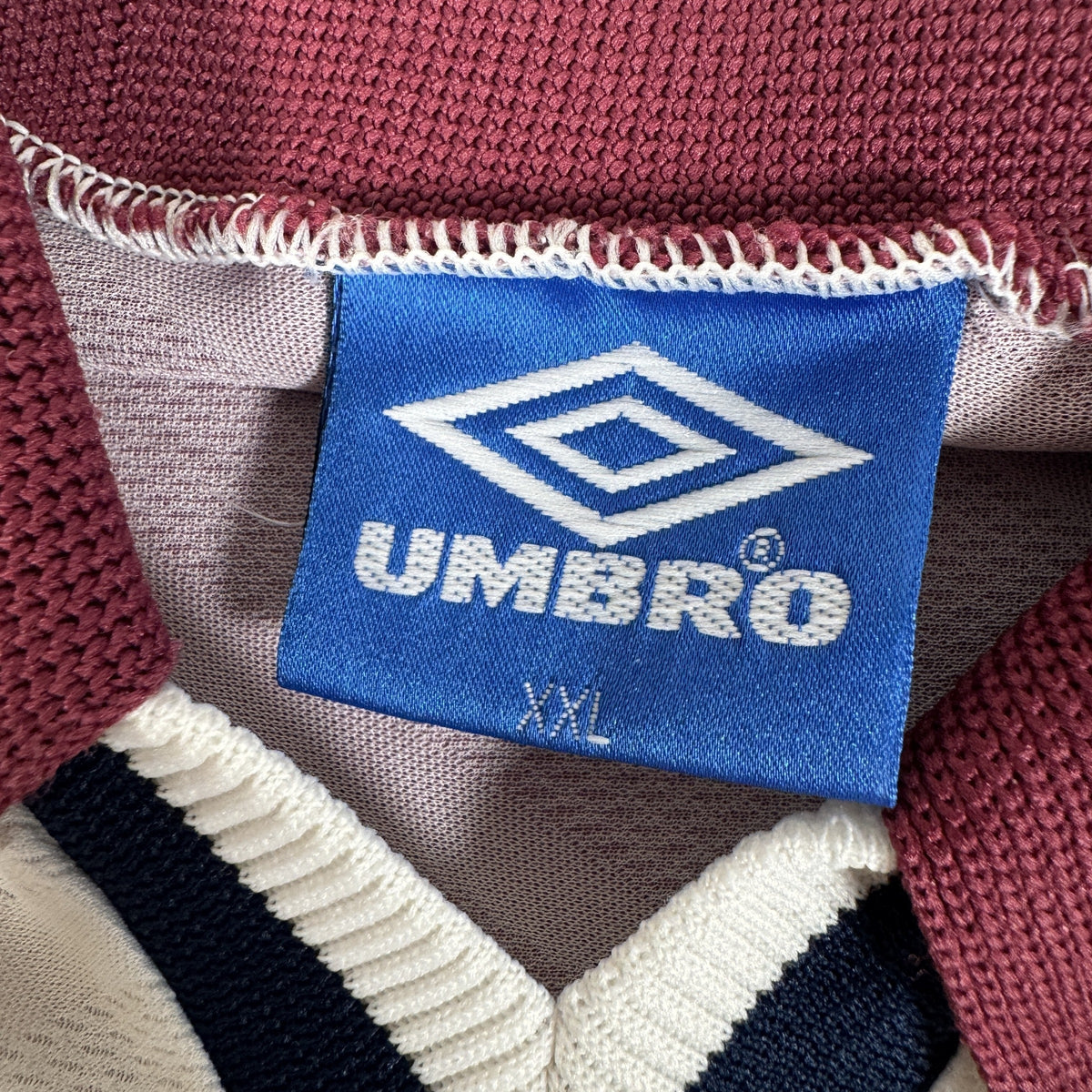Size label inside Manchester City 1996/1997 away football shirt, size XXL