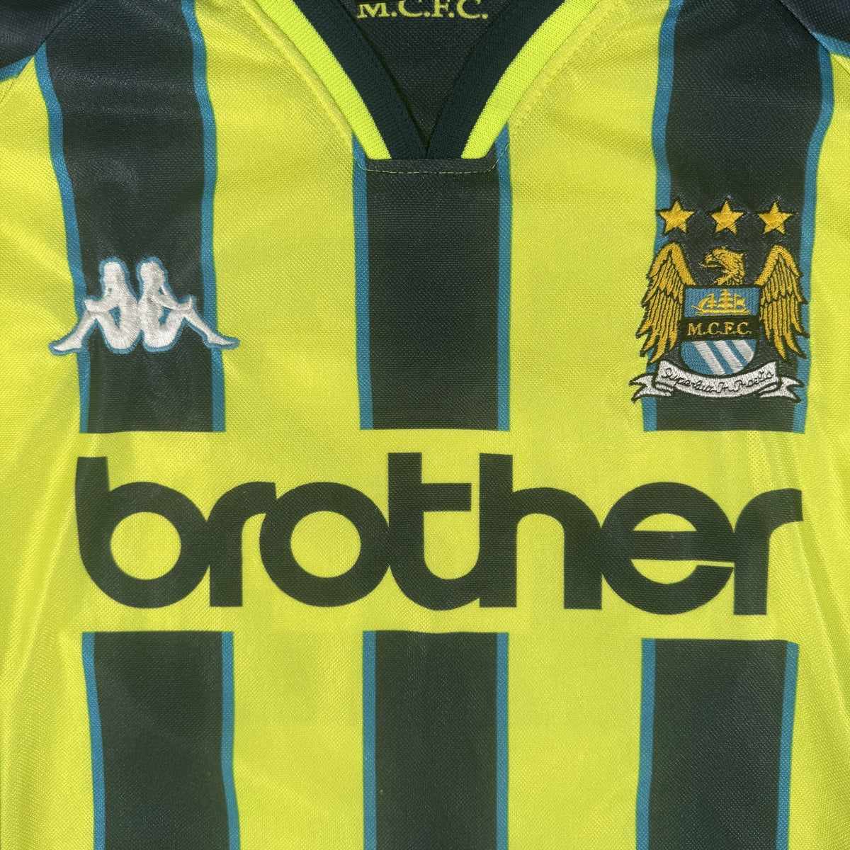 Size label inside Manchester City 1998/1999 away football shirt, size XL