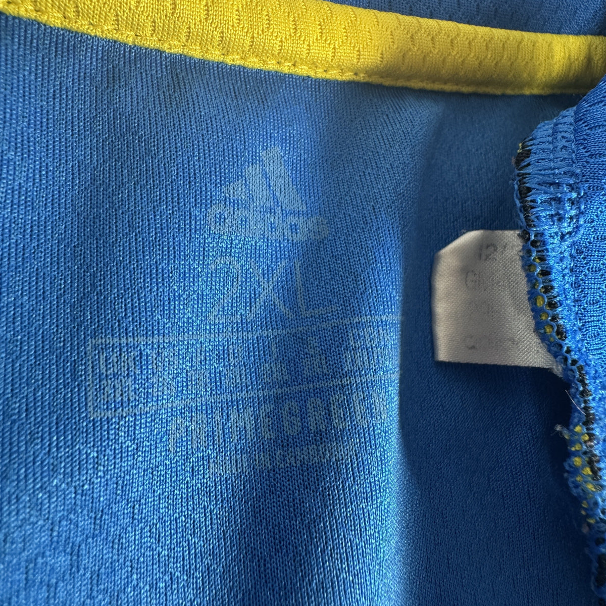Size label inside Manchester United 2021/2022 third football shirt, size XXL