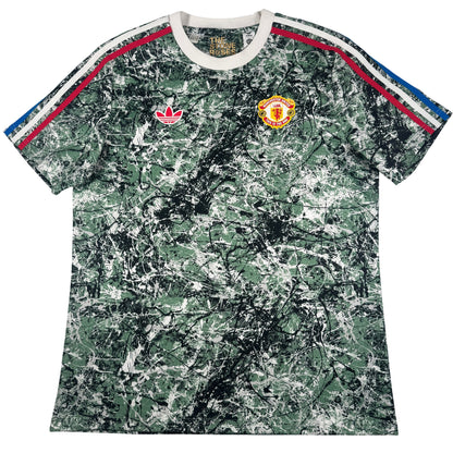 Front of Manchester United 2023/2024 leisure football shirt, size Medium