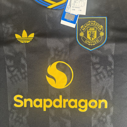 Close-up of Manchester United 2025/2026 third football shirt, size Large