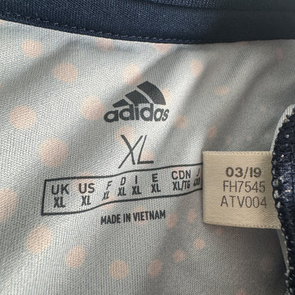Size label inside New York Red Bulls 2019/2020 training football shirt, size XL