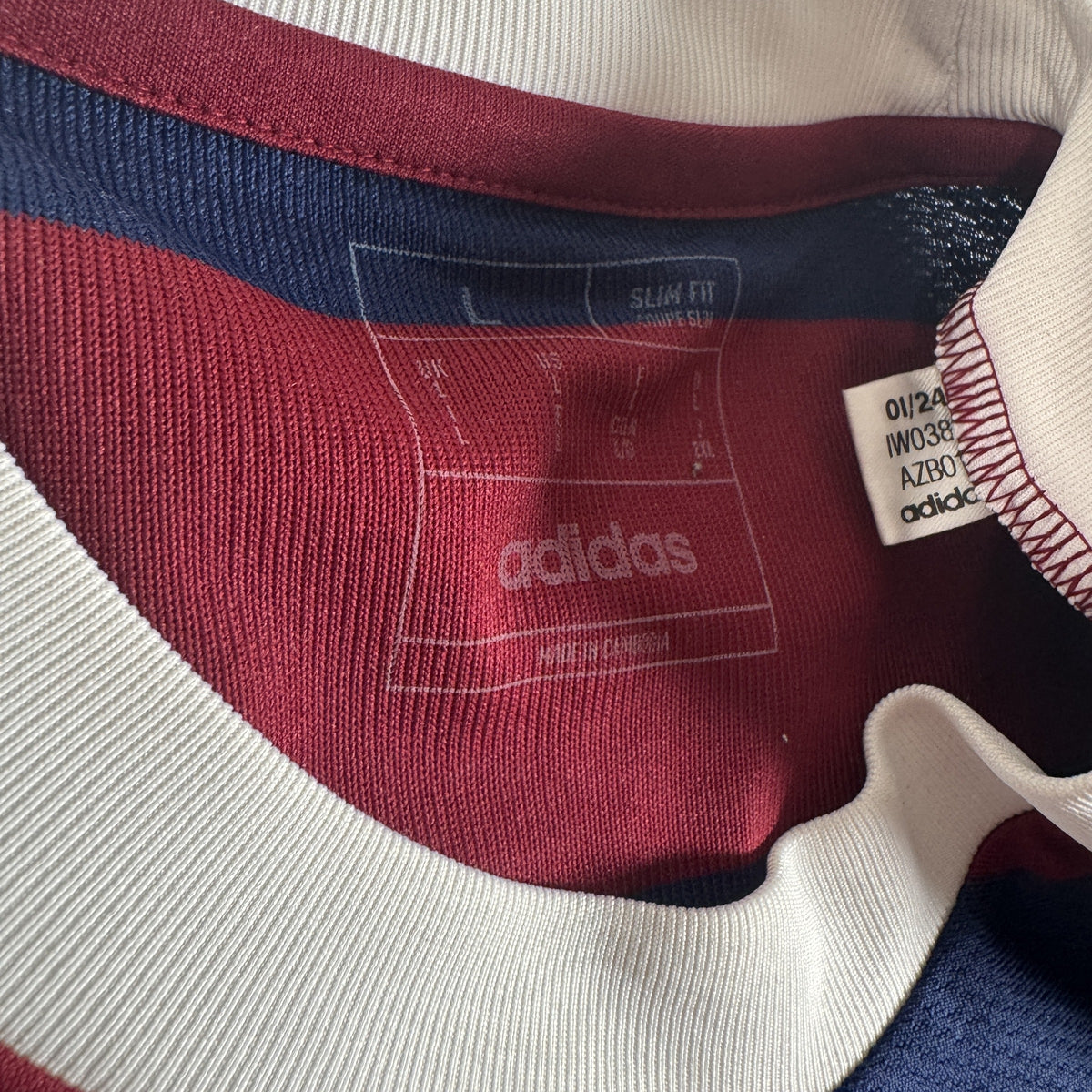 Size label inside Newcastle United 2024/2025 away football shirt, size Large