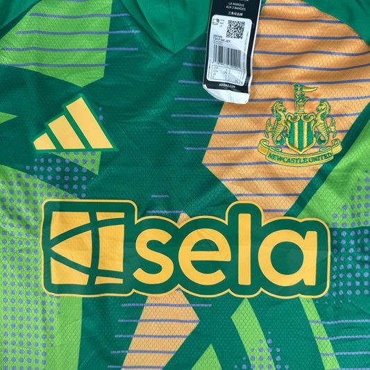 Newcastle United 2024/2025 Goalkeeper Football Shirt Large BNWT – Football Shirt Kingdom