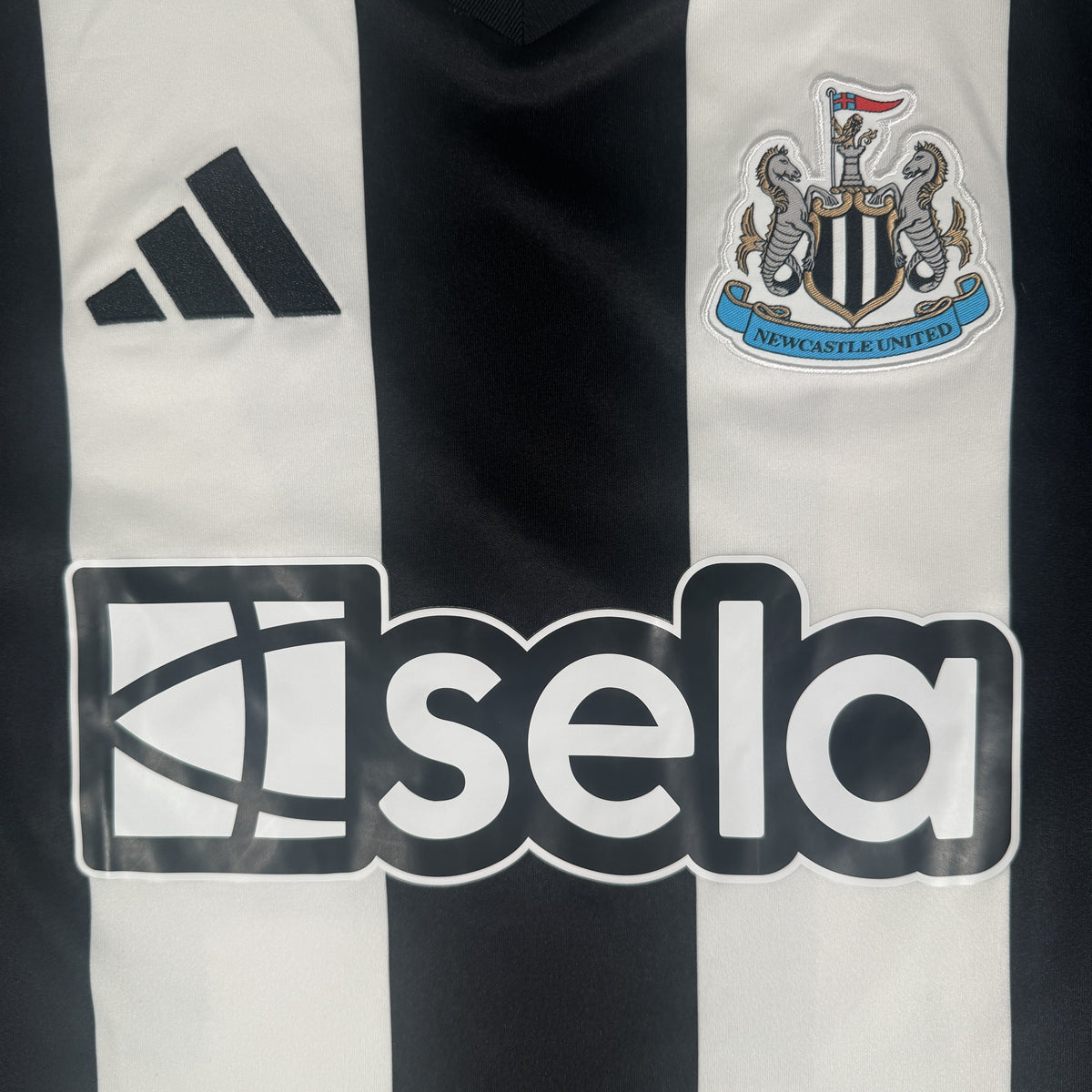 Isak 14 Newcastle United 2024/2025 Home Football Shirt XL