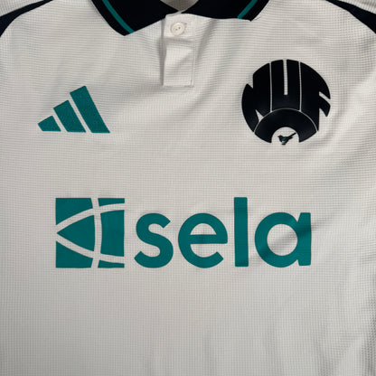 Newcastle United 2024/2025 Third Football Shirt Large — front close-up