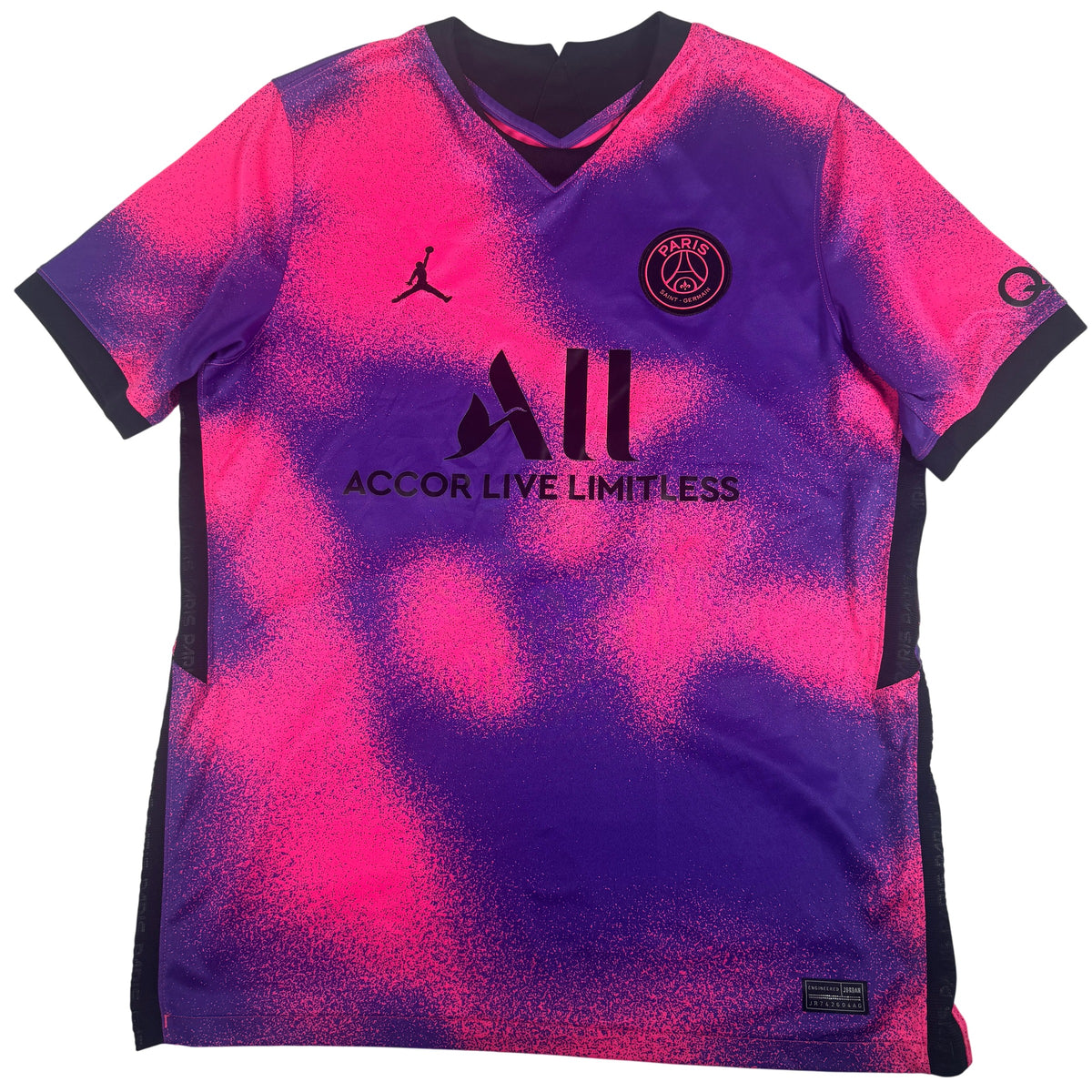 Front of Paris Saint-Germain 2020/2021 fourth football shirt, size Large