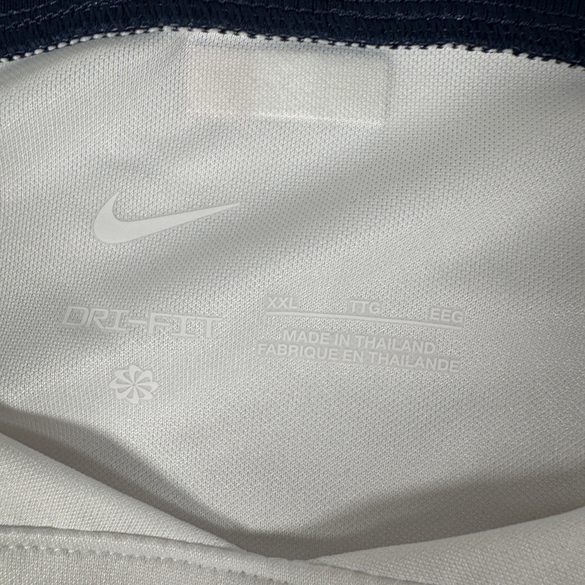 Size label inside Paris Saint-Germain 2023/2024 away football shirt, size XXL