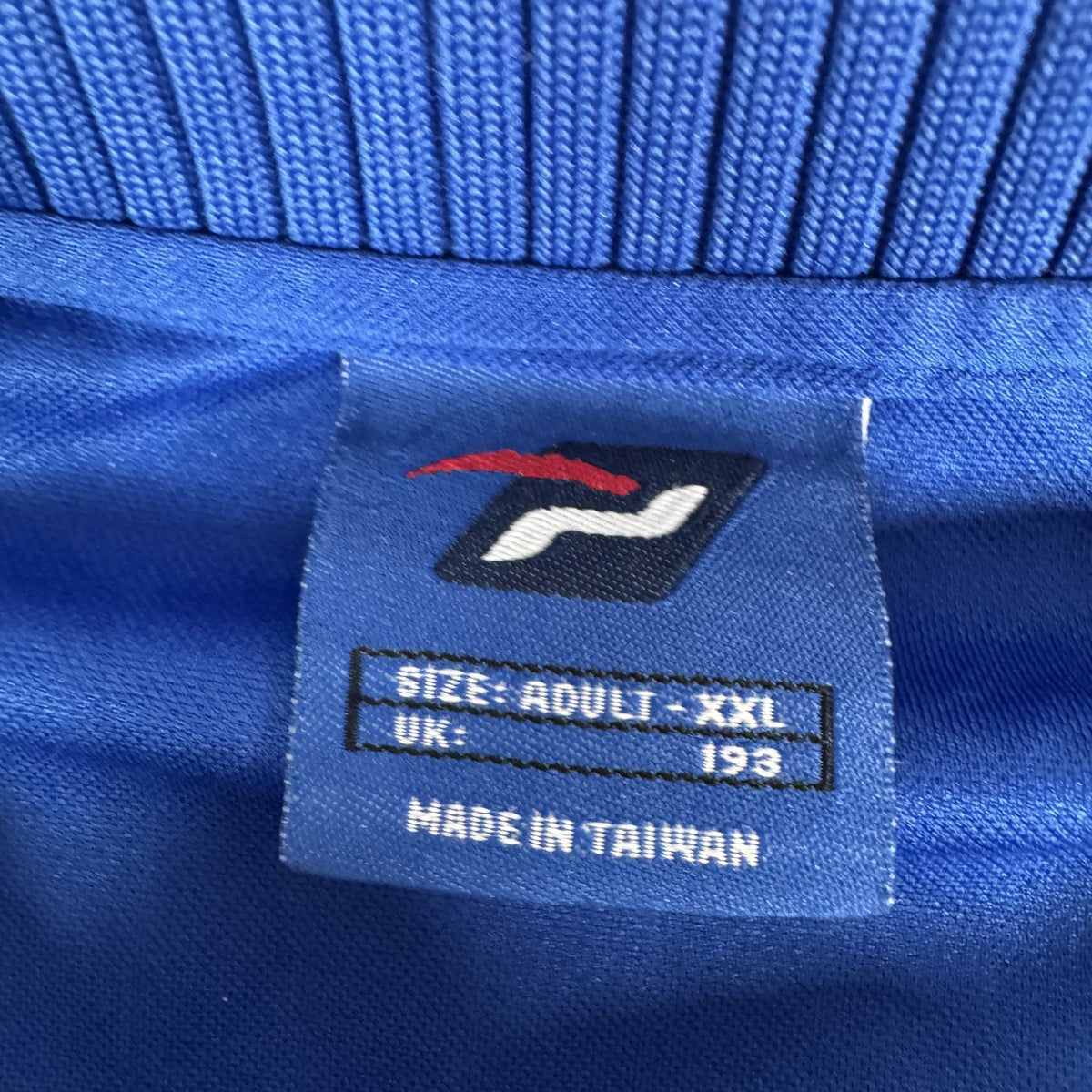 Size label inside Portsmouth 2002/2003 home football shirt, size XXL