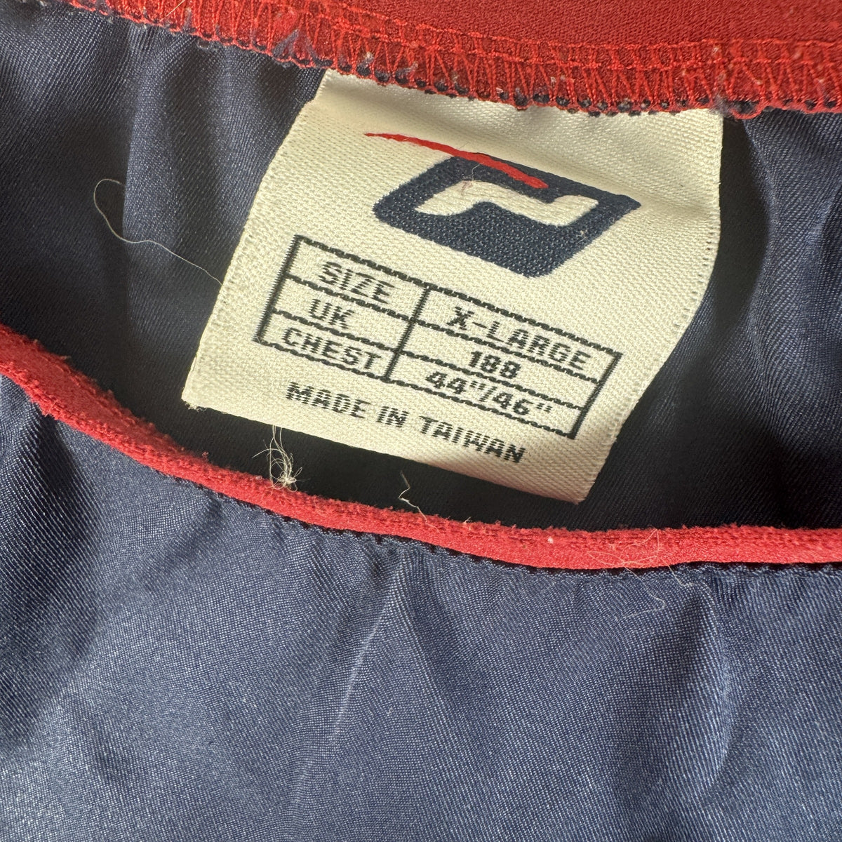 Size label inside Portsmouth 2003/2004/2005 away football shirt, size XL