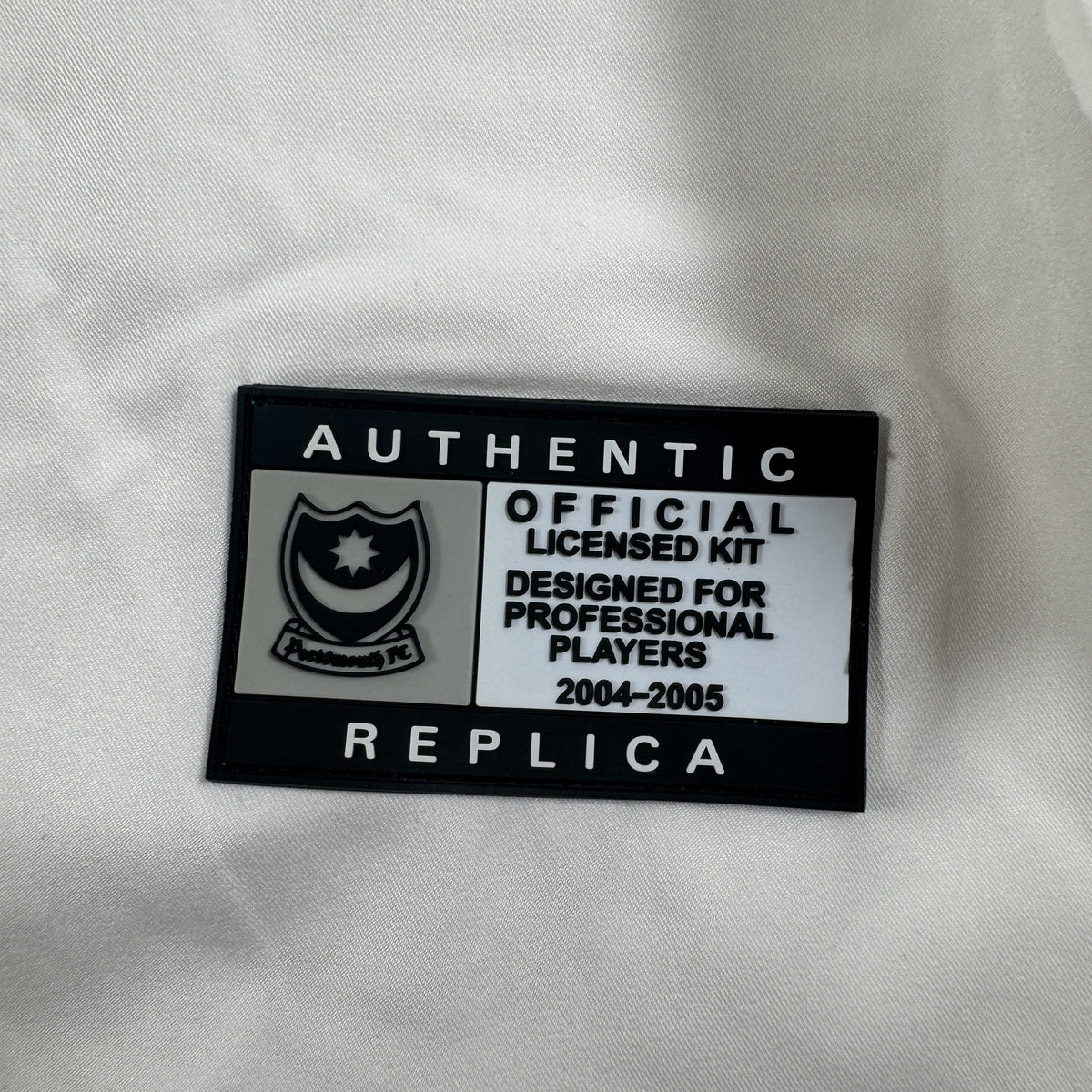 Portsmouth 2004/2005 third football shirt, size XL