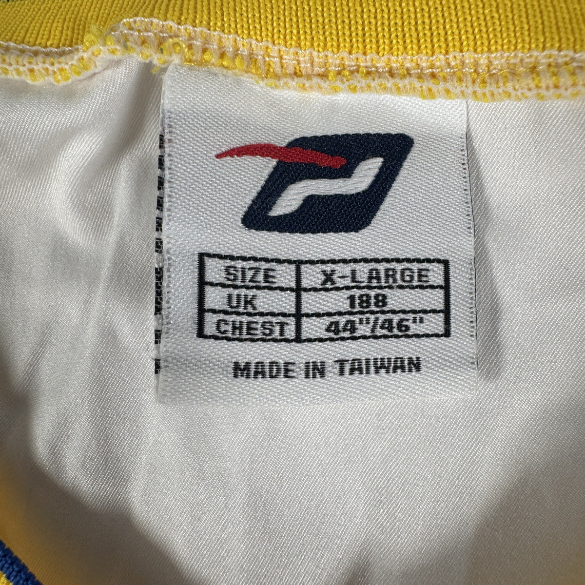 Size label inside Portsmouth 2004/2005 third football shirt, size XL