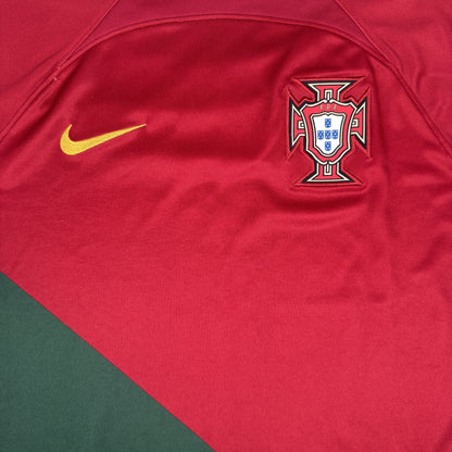 Portugal 2022/2023 Home Football Shirt Large — front close-up