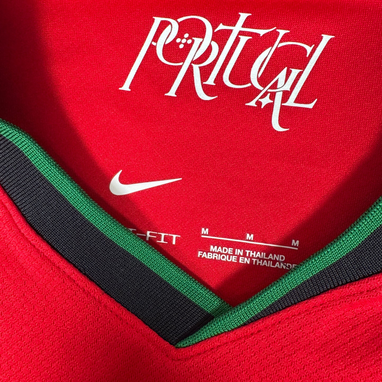 Portugal 2024/2025 Home Football Shirt Medium – Football Shirt Kingdom