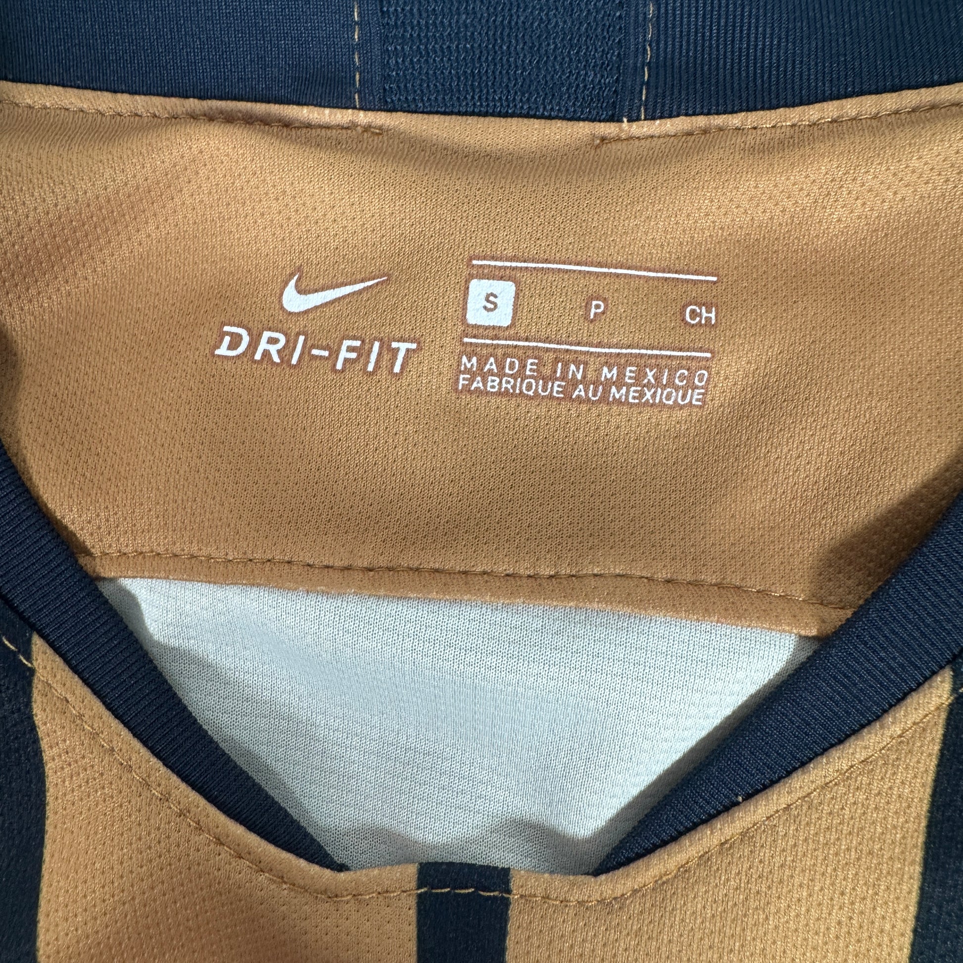 Pumas 2018/2019 Away Football Shirt Small – Football Shirt Kingdom
