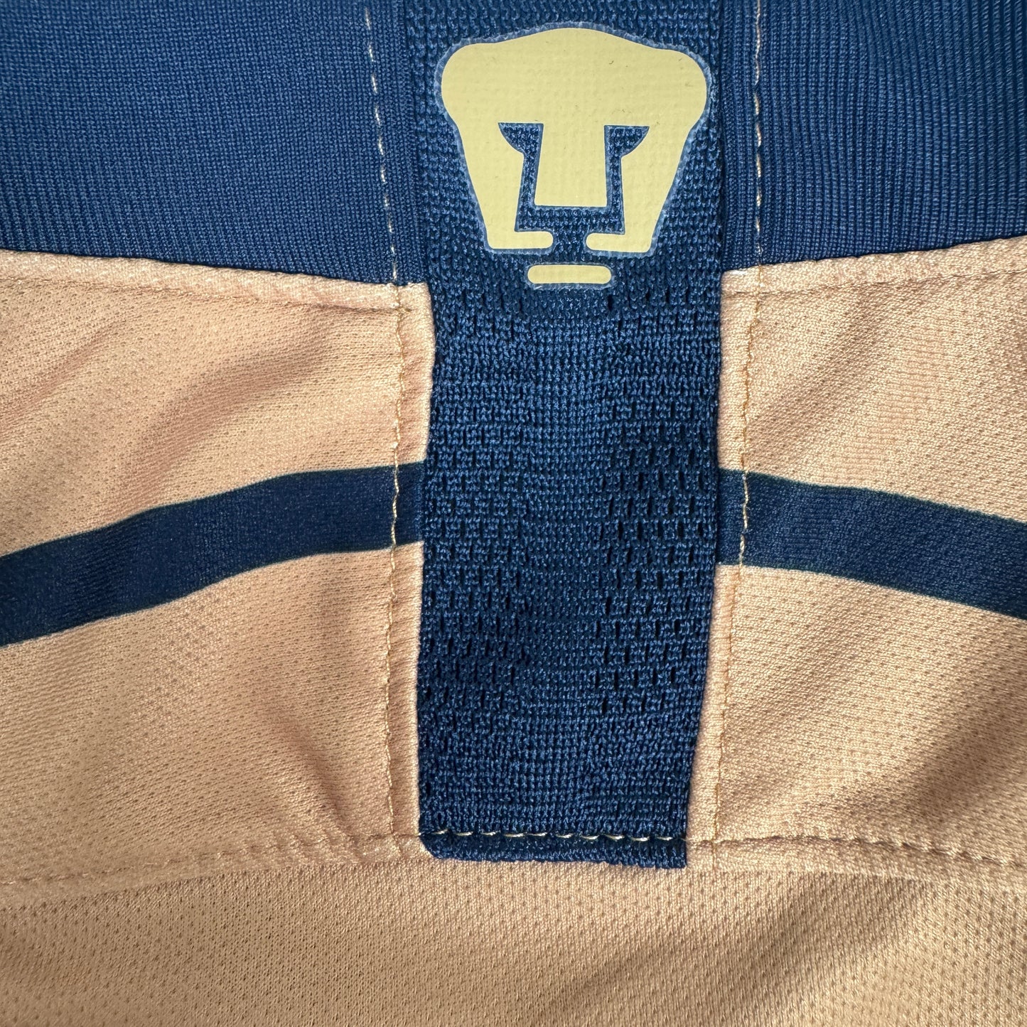 Pumas 2018/2019 Away Football Shirt Small – Football Shirt Kingdom