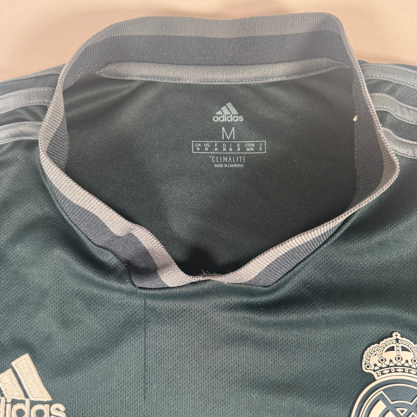 Real Madrid 2018/2019 Away Football Shirt Medium – Football Shirt Kingdom